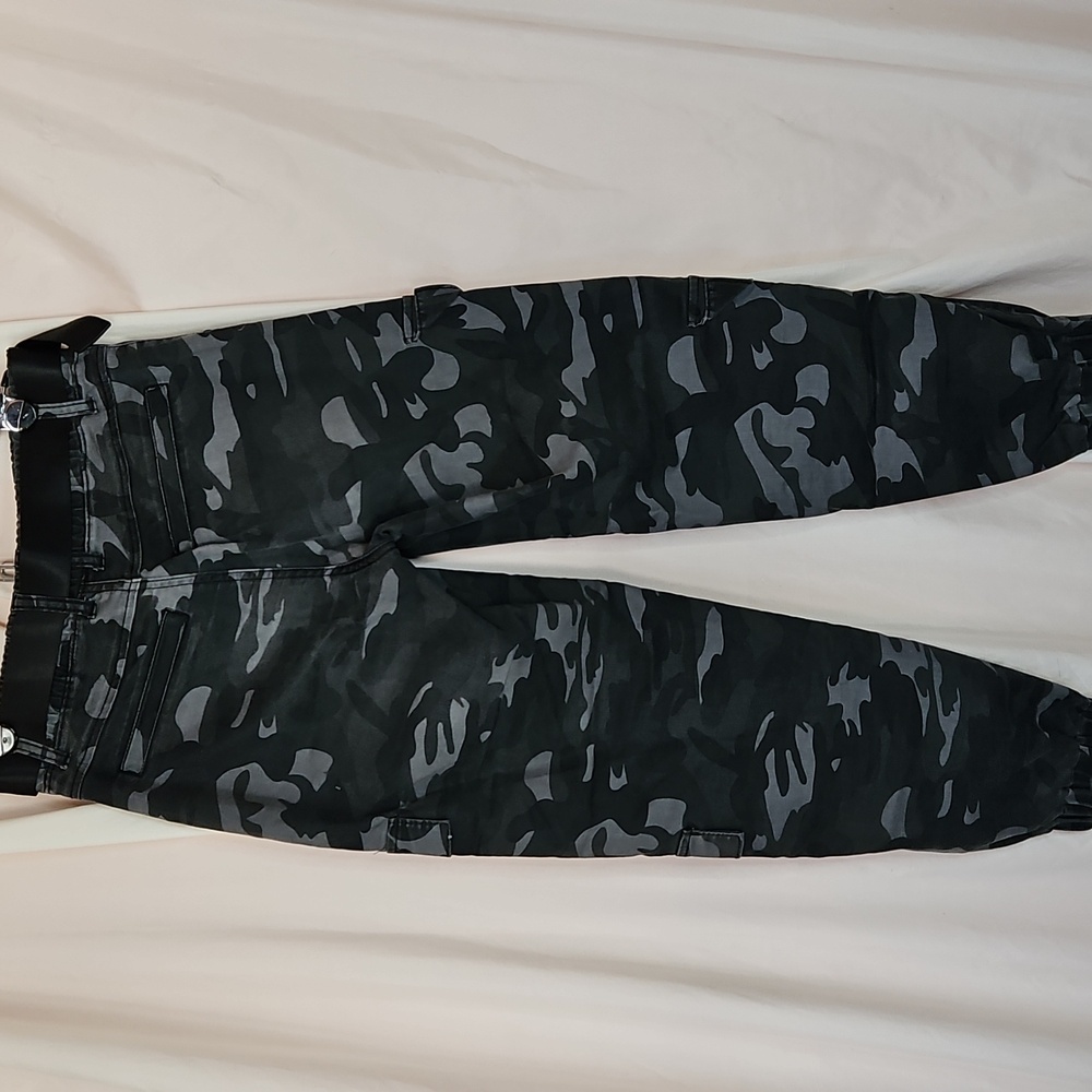 V.I.P. Camo Jogger Pants Women’s 7/8 Stretch Utility Streetwear Cargo Pockets - Picture 4 of 8